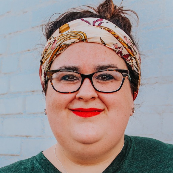 Meet your Posher, Anna - Picture 2 of 3